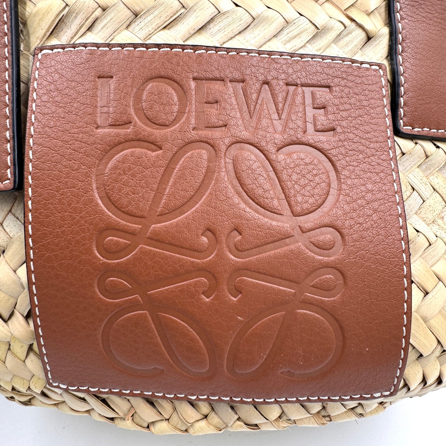 Loewe 草編沙灘包