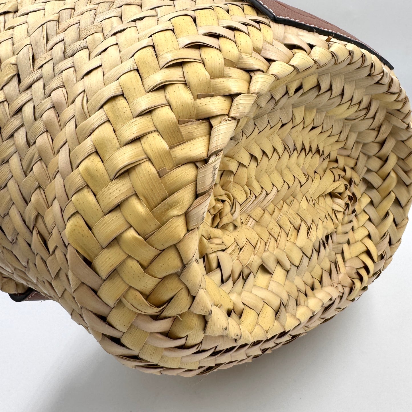 Loewe 草編沙灘包