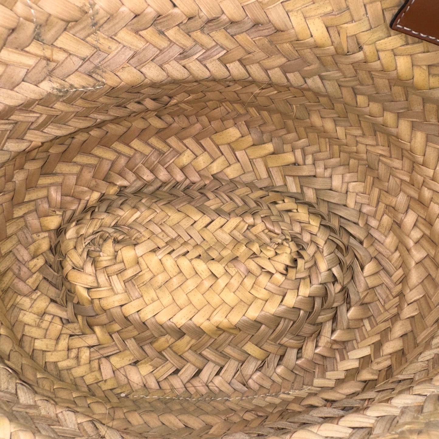 Loewe 草編沙灘包