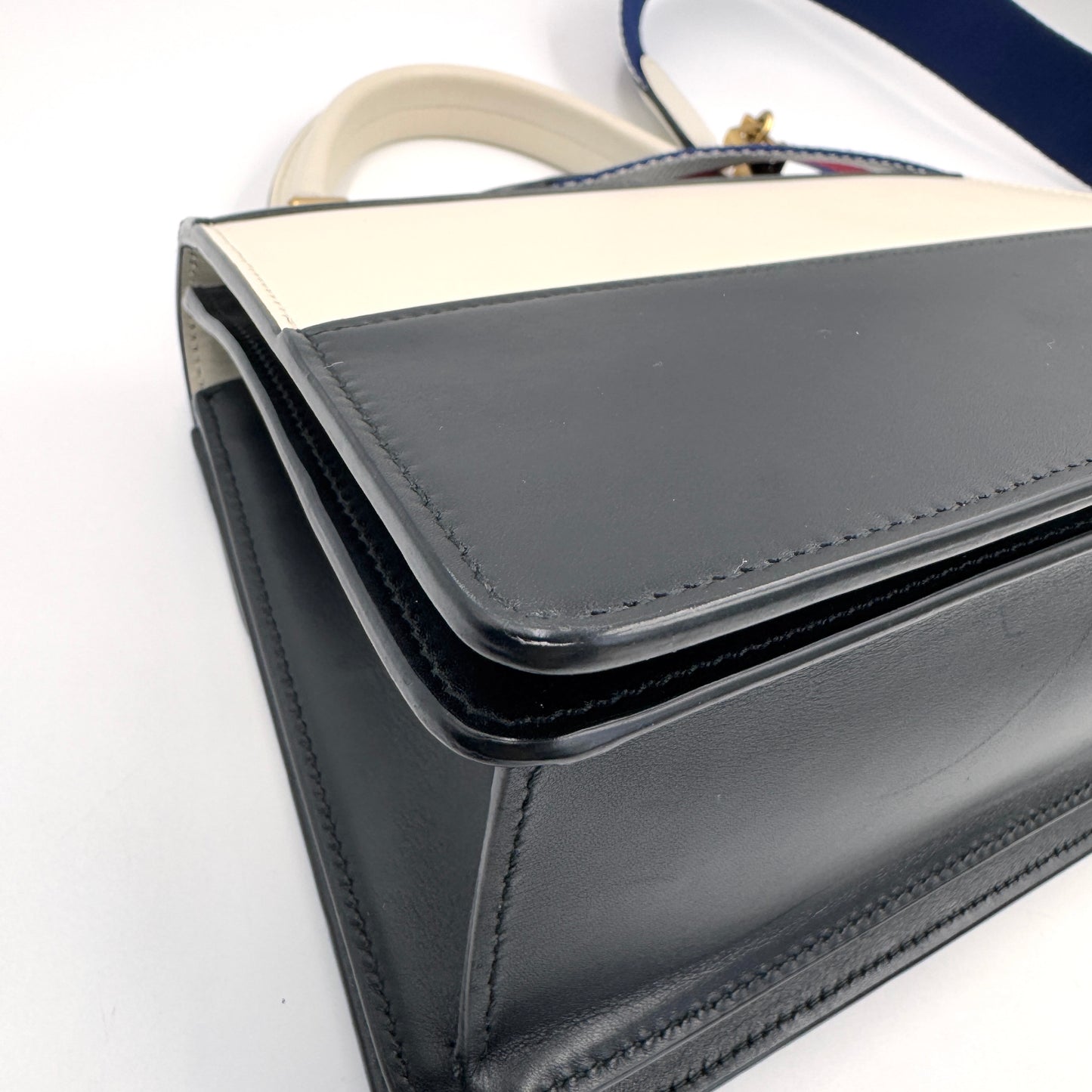 Gucci Margaret Queen Bee Shoulder Bag（皇后包）老花皇后蜜蜂包