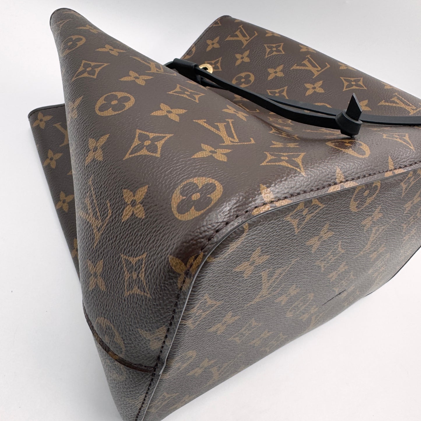 Louis Vuitton NéoNoé MM（水桶包）老花黑色水桶包