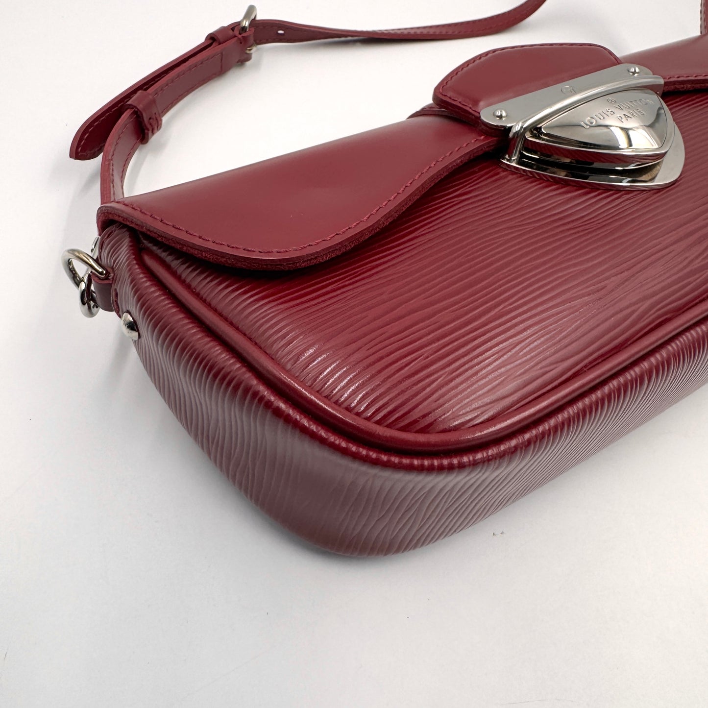 Louis Vuitton Epi Leather Shoulder Bag（腋下包）黑色水波紋