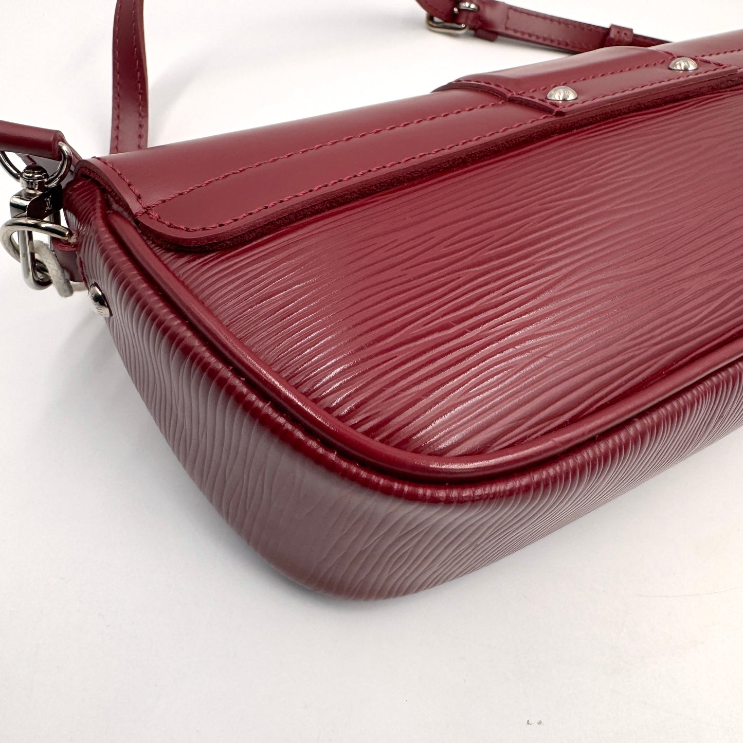 Louis Vuitton Epi Leather Shoulder Bag（腋下包）黑色水波紋