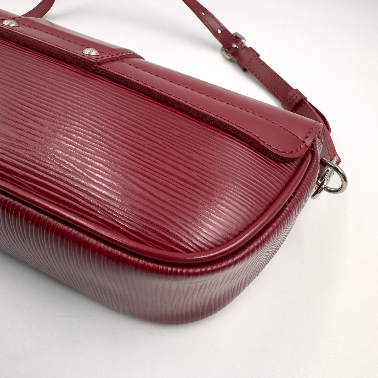 Louis Vuitton Epi Leather Shoulder Bag（腋下包）黑色水波紋