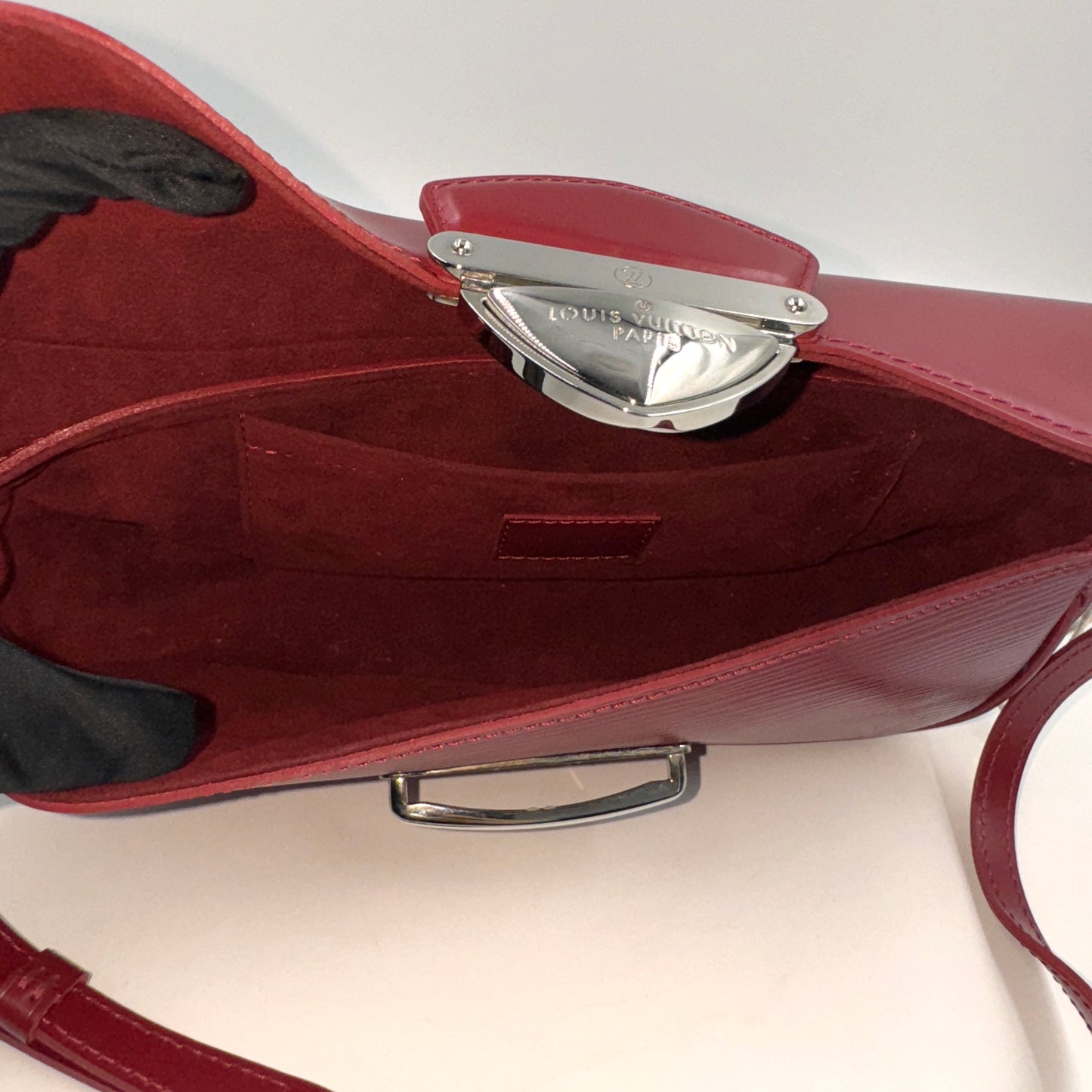 Louis Vuitton Epi Leather Shoulder Bag（腋下包）黑色水波紋